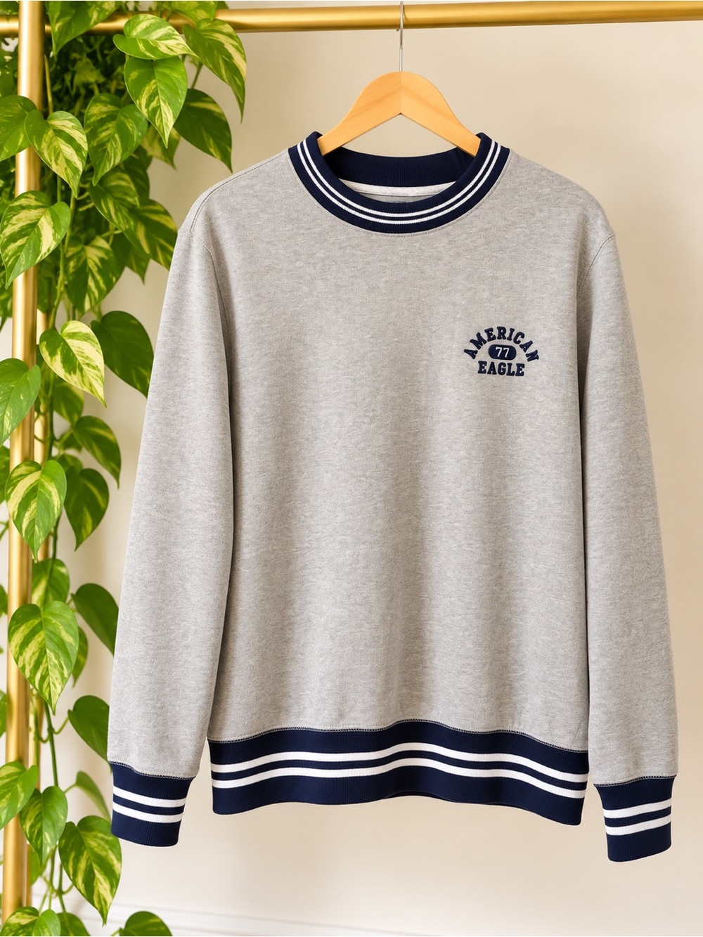 American Eagle Men’s Small Varsity Crewneck Sweatshirt